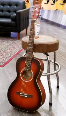 Art & Lutherie Ami Spruce Parlor Acoustic Guitar in Burgundy 2